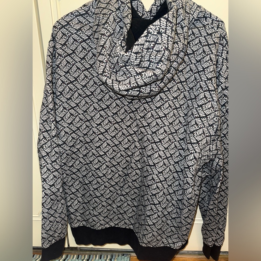 Nike Men's Black/White/Gray Logo Patterned Sweater SIZE LARGE LIKE NEW - Picture 7 of 11